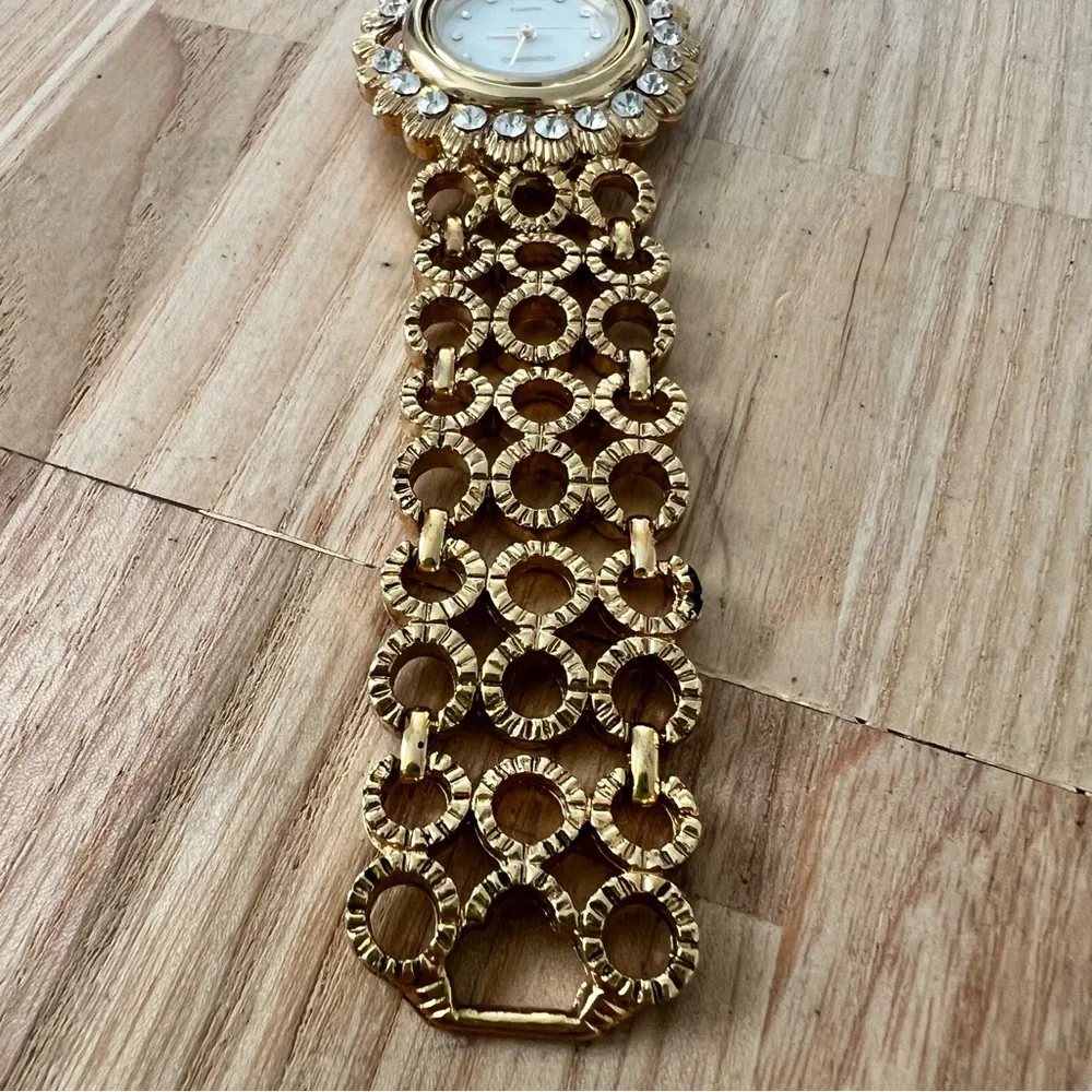 Vintage Giordano ladies gold tone bracelet watch NEW BATTERY
